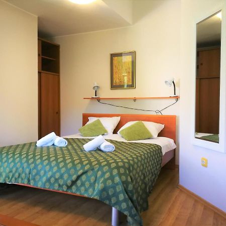 Apartments Bilic With Garden & Swimming Pool - 50M From The Beach Pjescana Uvala Kültér fotó
