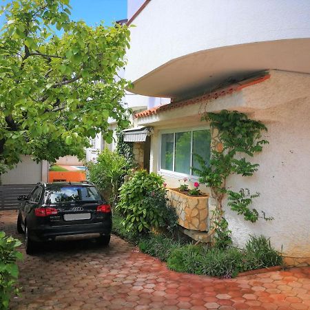 Apartments Bilic With Garden & Swimming Pool - 50M From The Beach Pjescana Uvala Kültér fotó