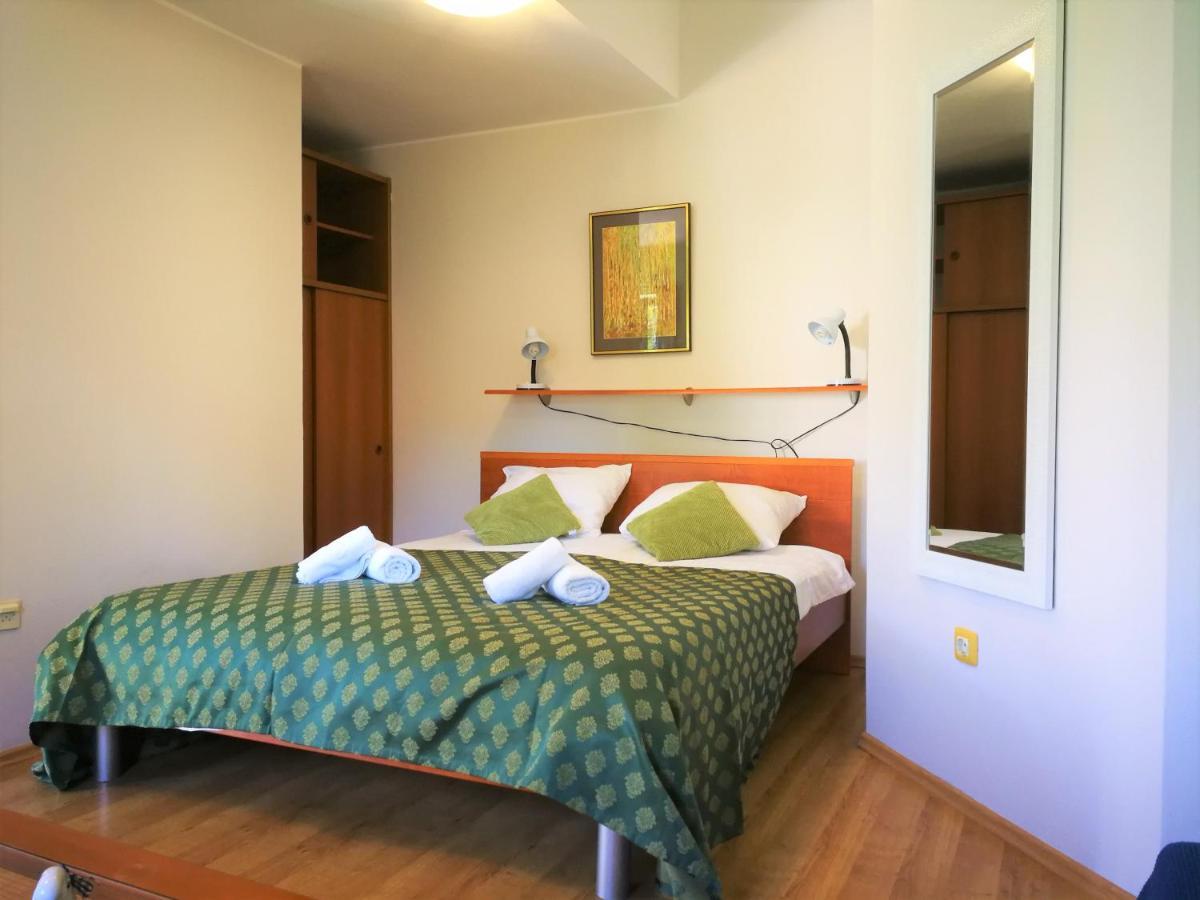 Apartments Bilic With Garden & Swimming Pool - 50M From The Beach Pjescana Uvala Kültér fotó