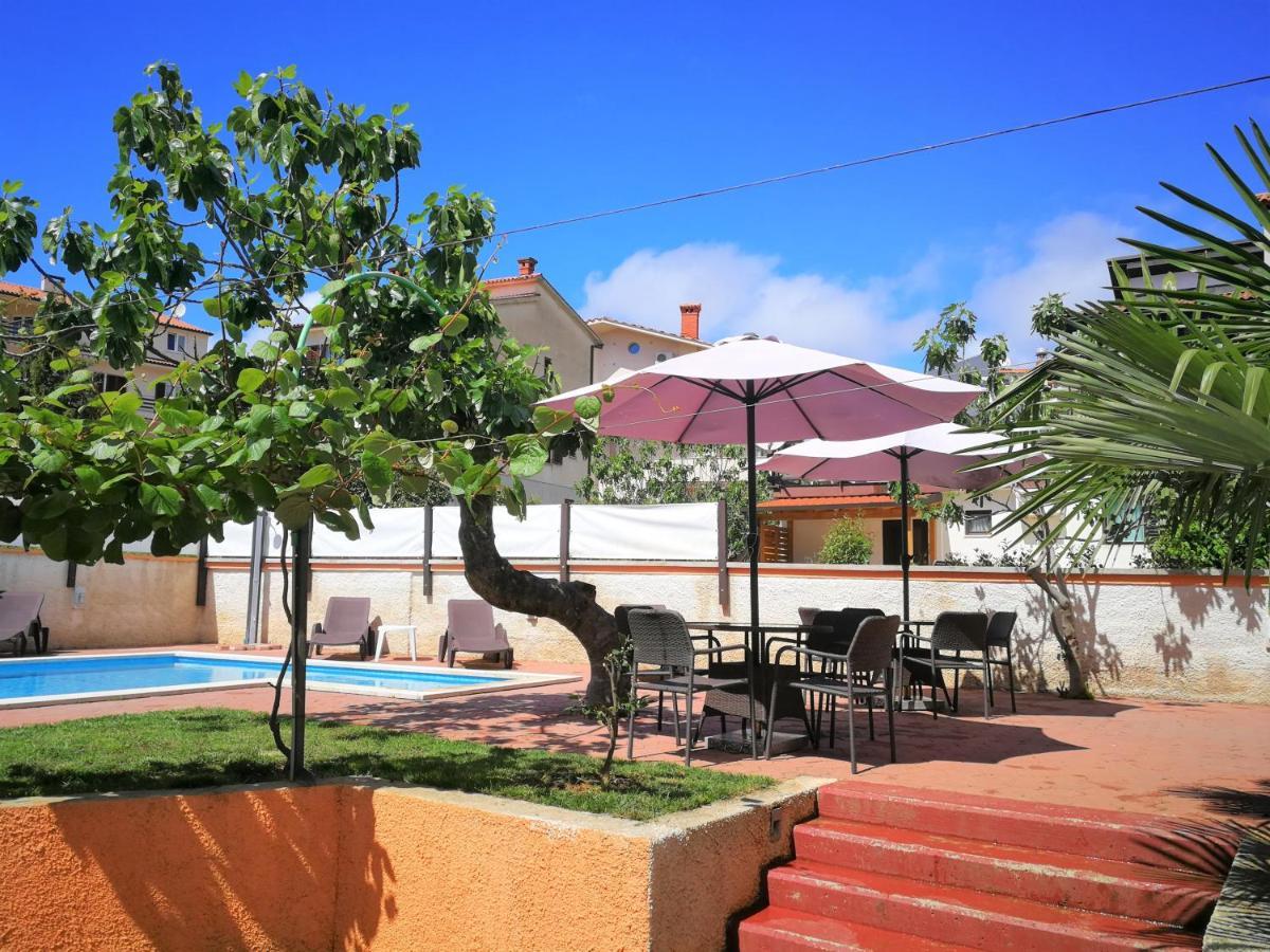 Apartments Bilic With Garden & Swimming Pool - 50M From The Beach Pjescana Uvala Kültér fotó