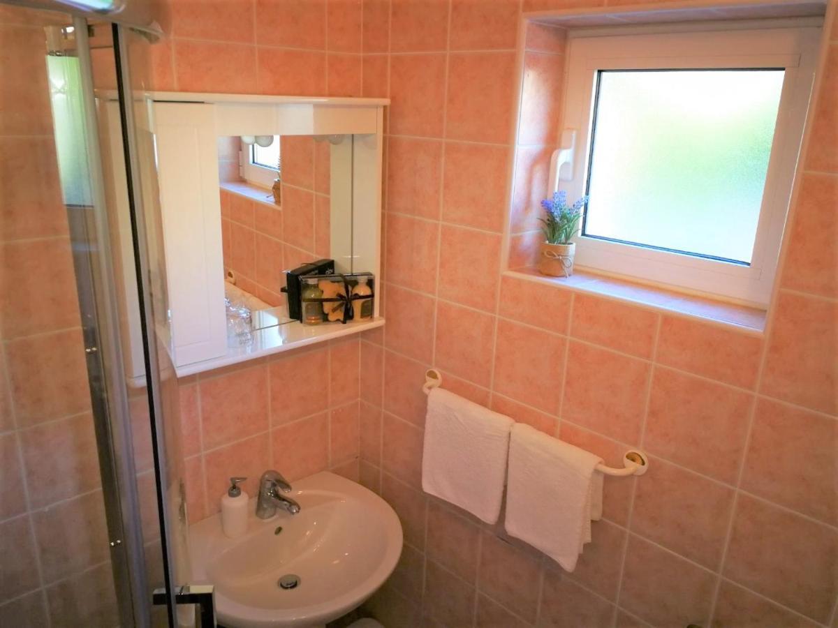 Apartments Bilic With Garden & Swimming Pool - 50M From The Beach Pjescana Uvala Kültér fotó
