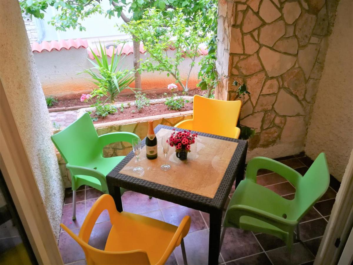Apartments Bilic With Garden & Swimming Pool - 50M From The Beach Pjescana Uvala Kültér fotó