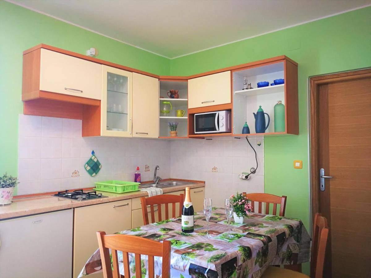 Apartments Bilic With Garden & Swimming Pool - 50M From The Beach Pjescana Uvala Kültér fotó